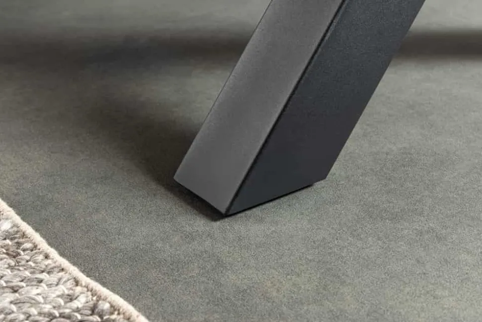 Ausziehbarer Esstisch WILD 180-220cm grau gekälkt Wildeichen-Design Baumkante schwarz