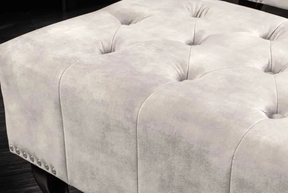 Design Sitzhocker CHESTERFIELD 80cm champagner beige Samt Knopfheftung Nietenbesatz