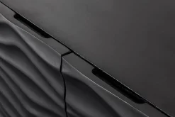 Design TV-Board WAVE 160cm schwarz Mangoholz mit 3D Schnitzereien hängend
