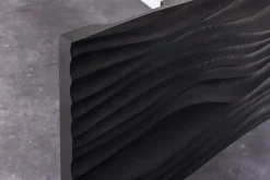 Design TV-Board WAVE 160cm schwarz Mangoholz mit 3D Schnitzereien hängend