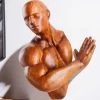 Massive Wandskulptur SOUL 60cm braun Mangoholz Wanddeko Athleten-Figur