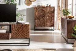 Massives Sideboard SCORPION 180cm dunkelbraun Akazie mit 3D Schnitzereien schwarz Metall